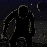 The Lake Worth Monster Zeichnung von Jeremie Michels. Das Bild zeigt die Silhouette eines haarigen Monsters, das vor einem See mit Schilf steht.